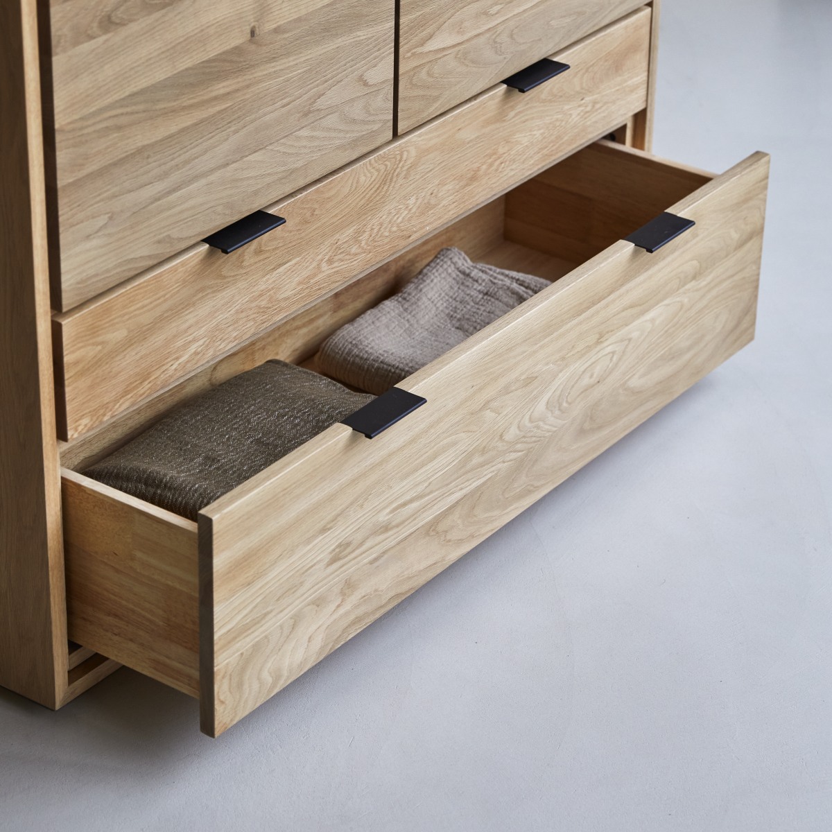 Senson - Schrank aus massiver Eiche