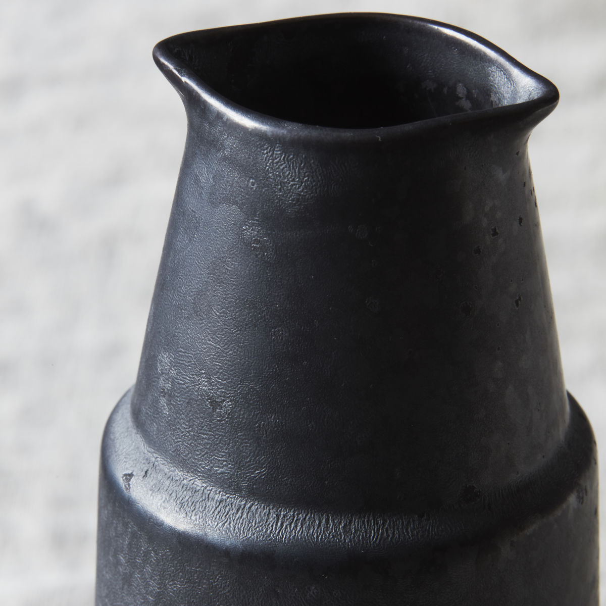 Pion - Karaffe aus Steingut – Black