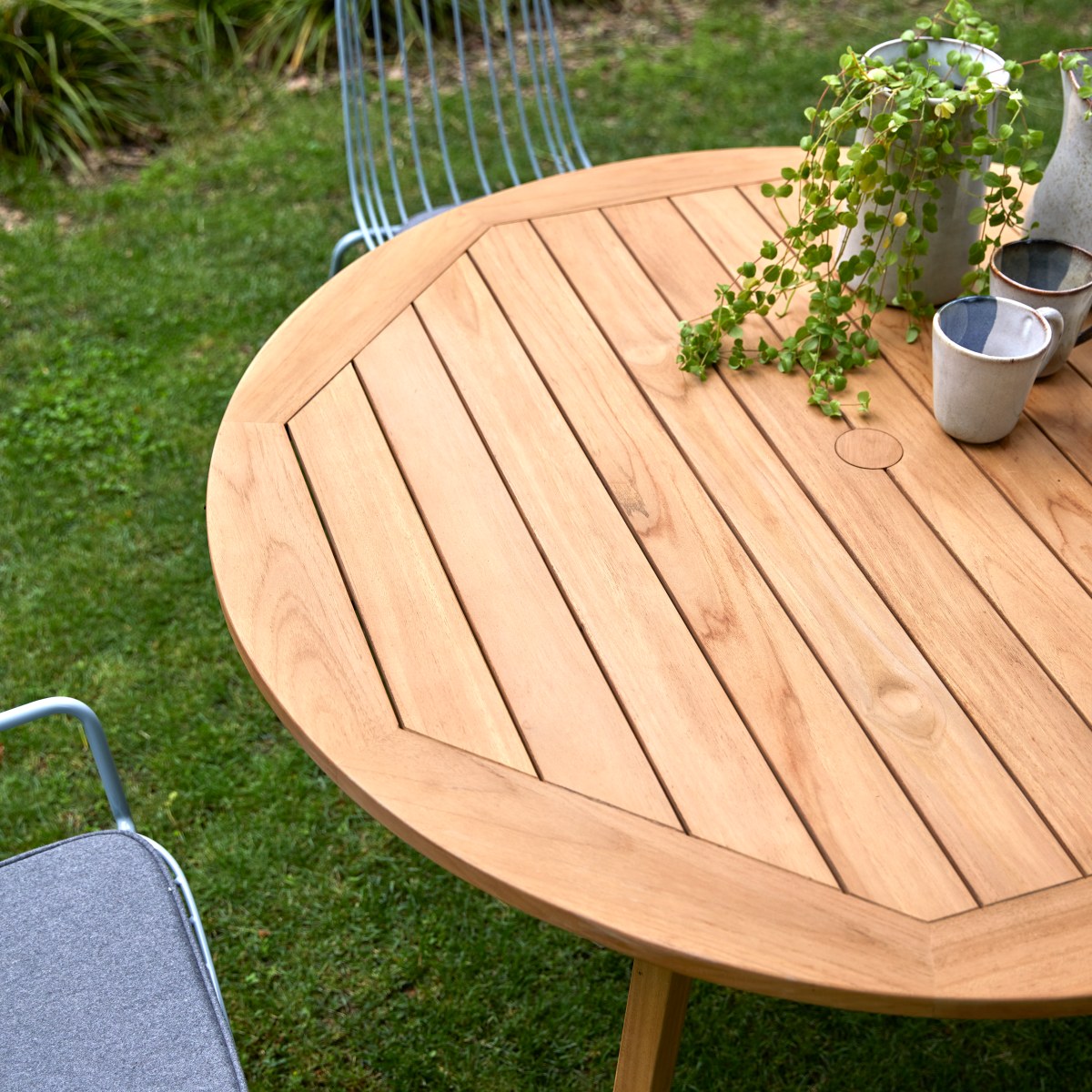 Mila - Solid teak garden table, seats 6 people