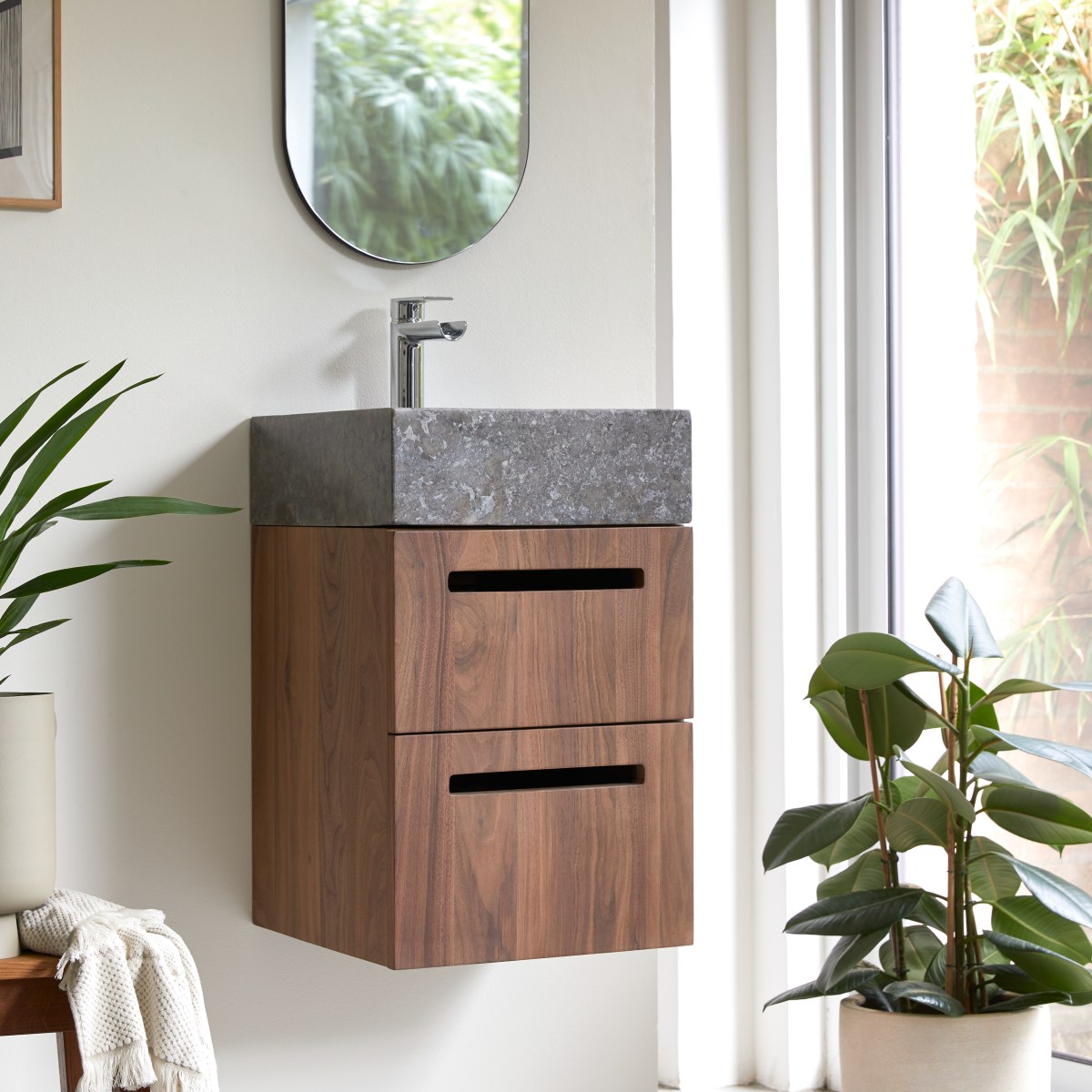 Line - Badezimmerschrank aus Nussbaum massiv und Marmor 40 cm