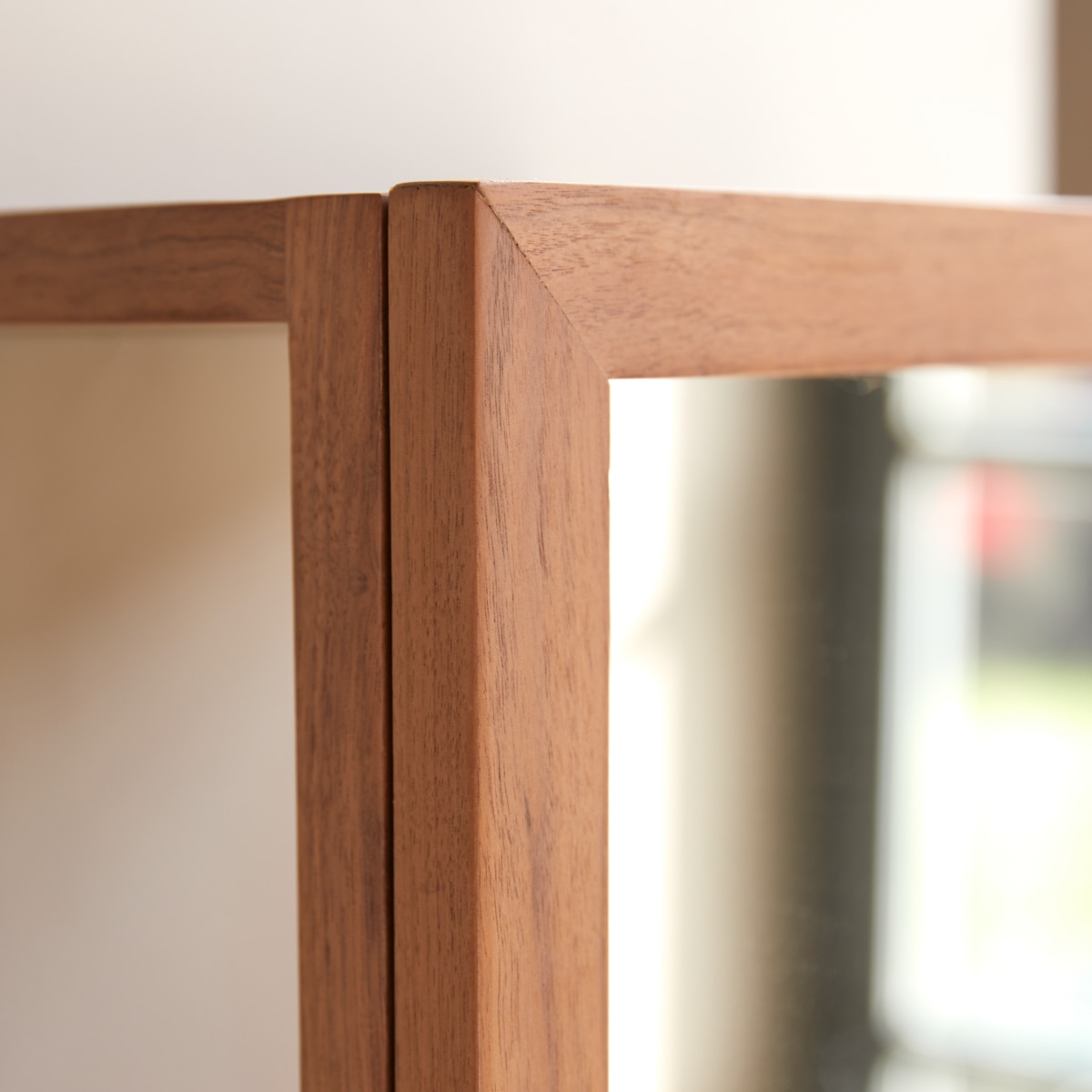 Twig - Hochschrank aus massivem Nussbaumholz rechts