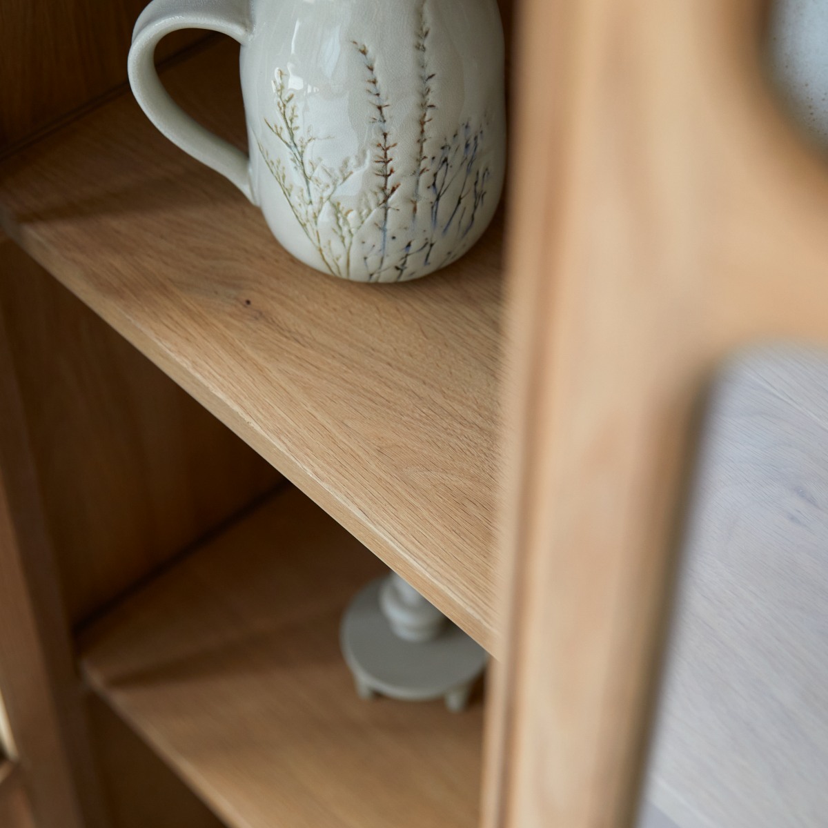 Marthe - Geschirrschrank aus Massiveiche