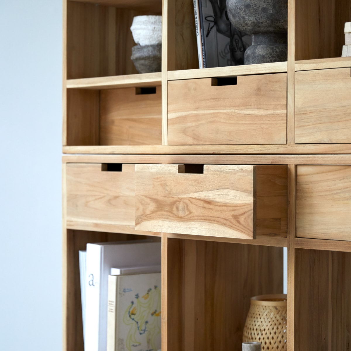 Miho - Hohes Bücherregal aus Teak massiv