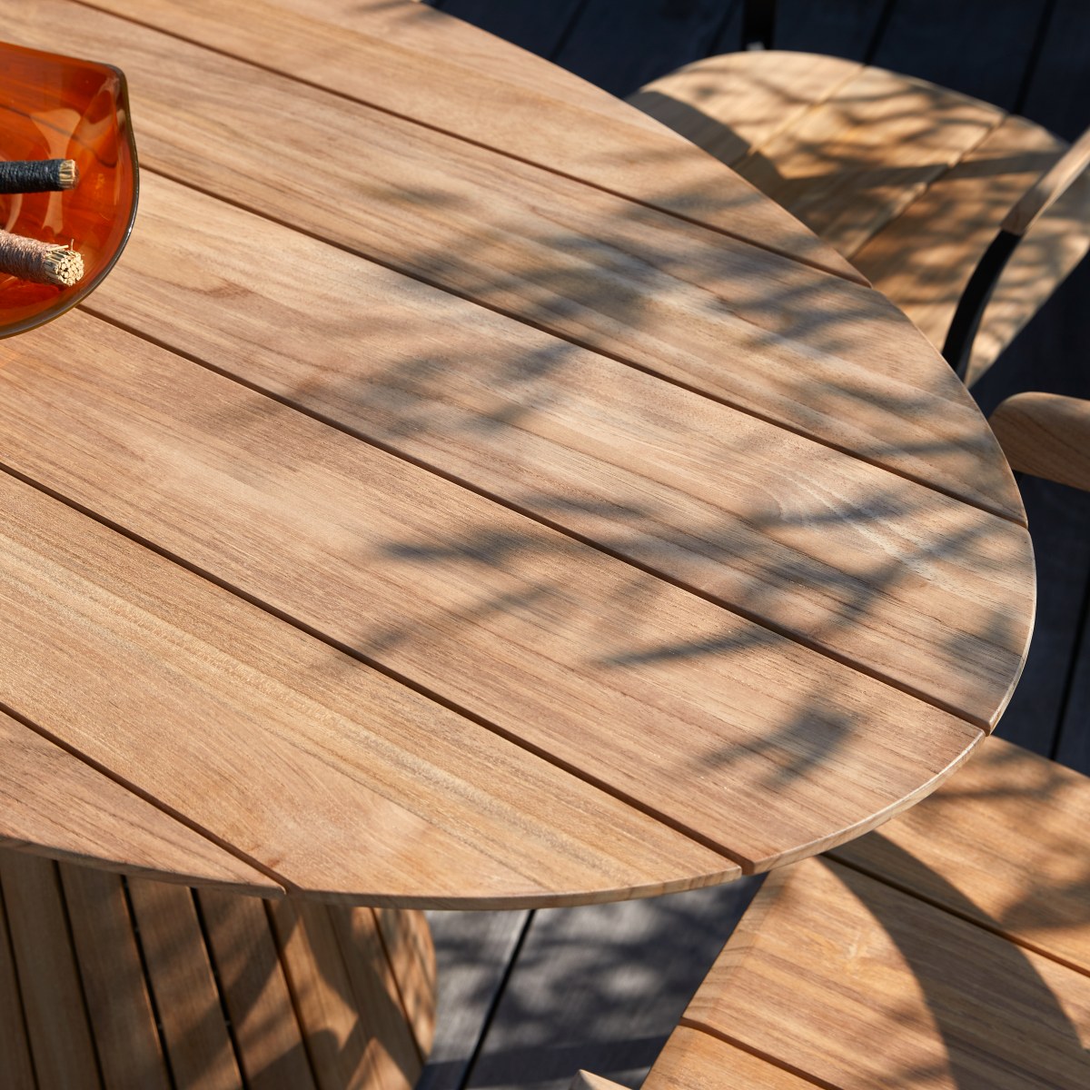 Paloma - Solid teak oval outdoor table, seats 6