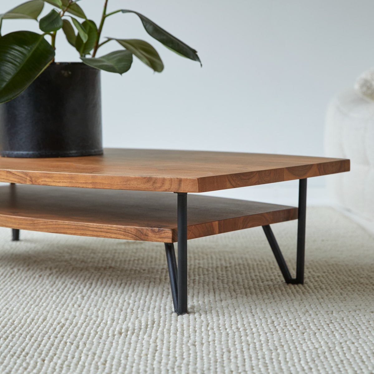Bonnie - Couchtisch aus massivem Akazienholz