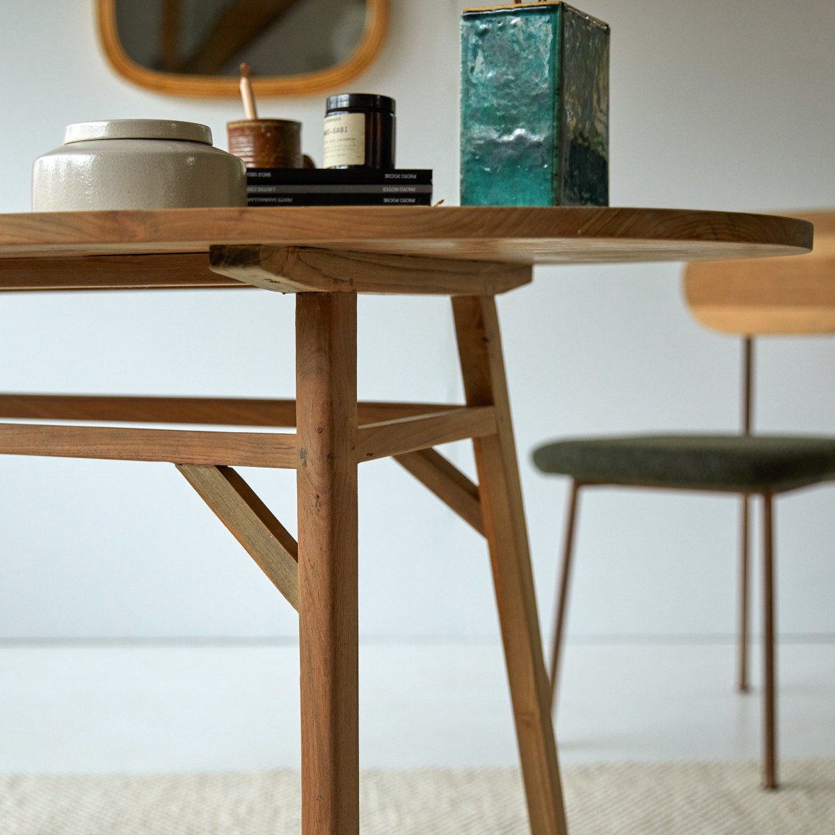 Elena - Ovaler Schreibtisch aus massivem recyceltem Teakholz
