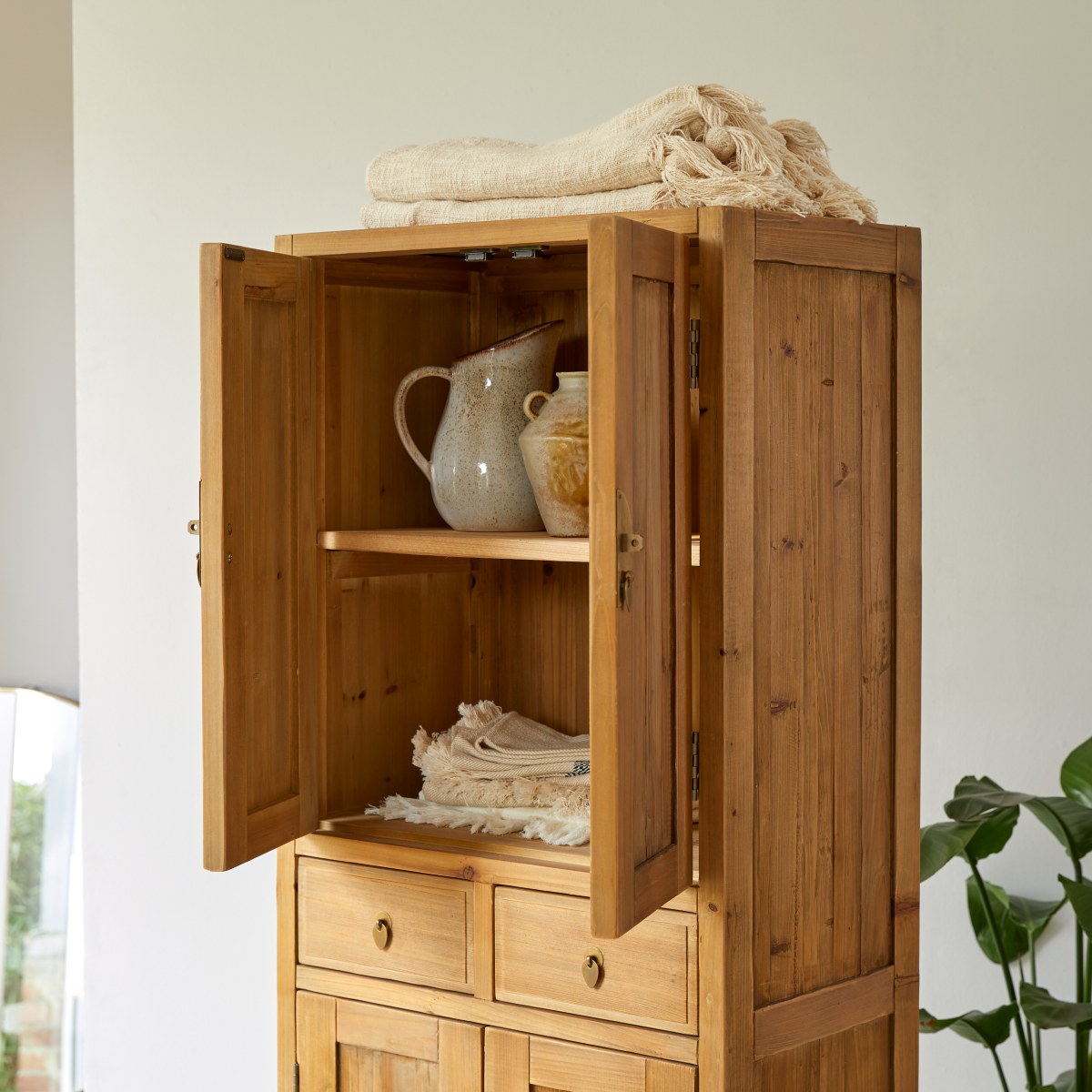 Yuki - Schrank aus massiver Recycling-Kiefer Natur