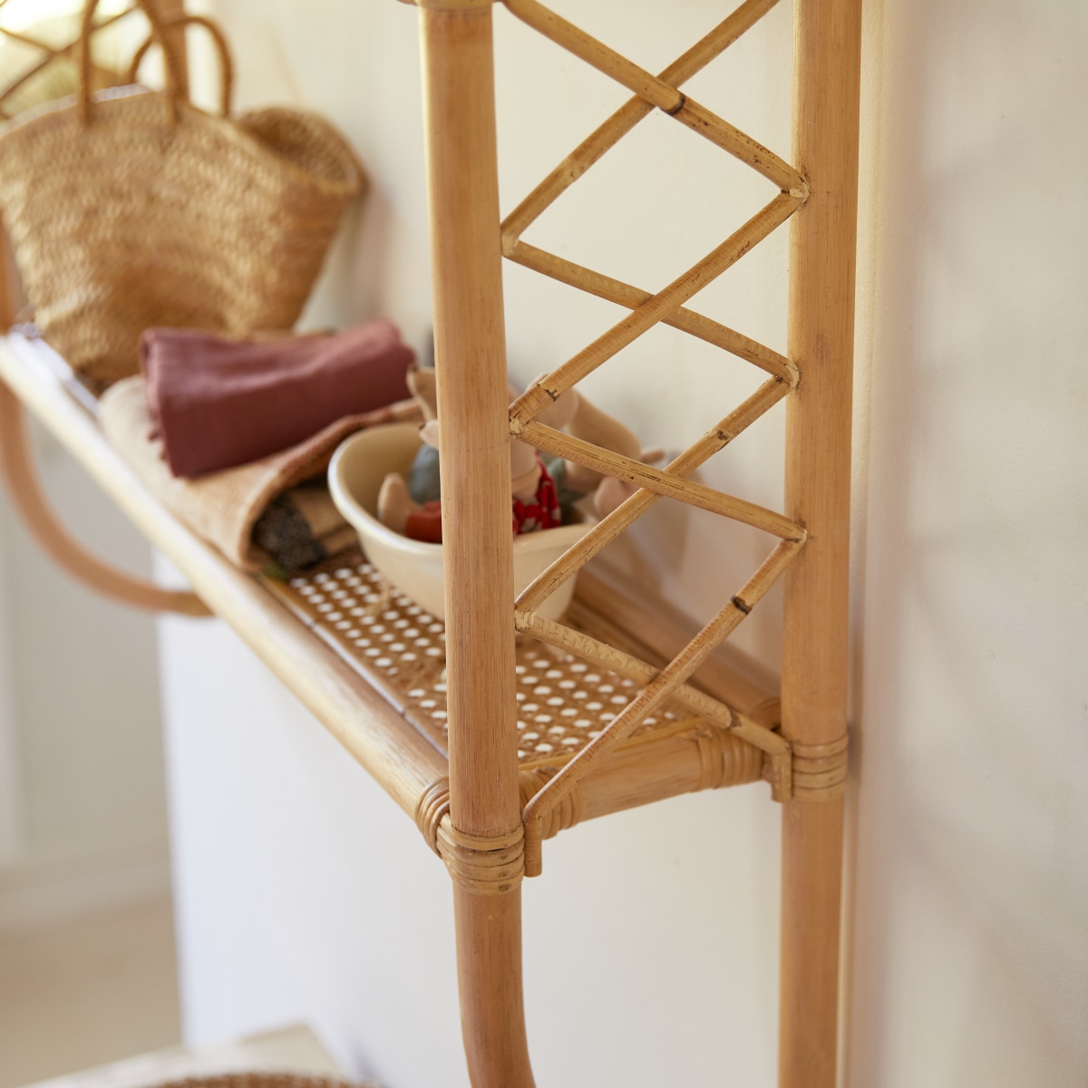 Marius - Kinder-Wandregal aus Rattan