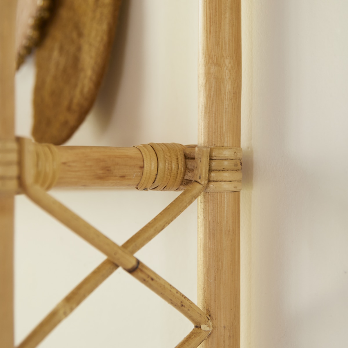 Marius - Kinder-Wandregal aus Rattan