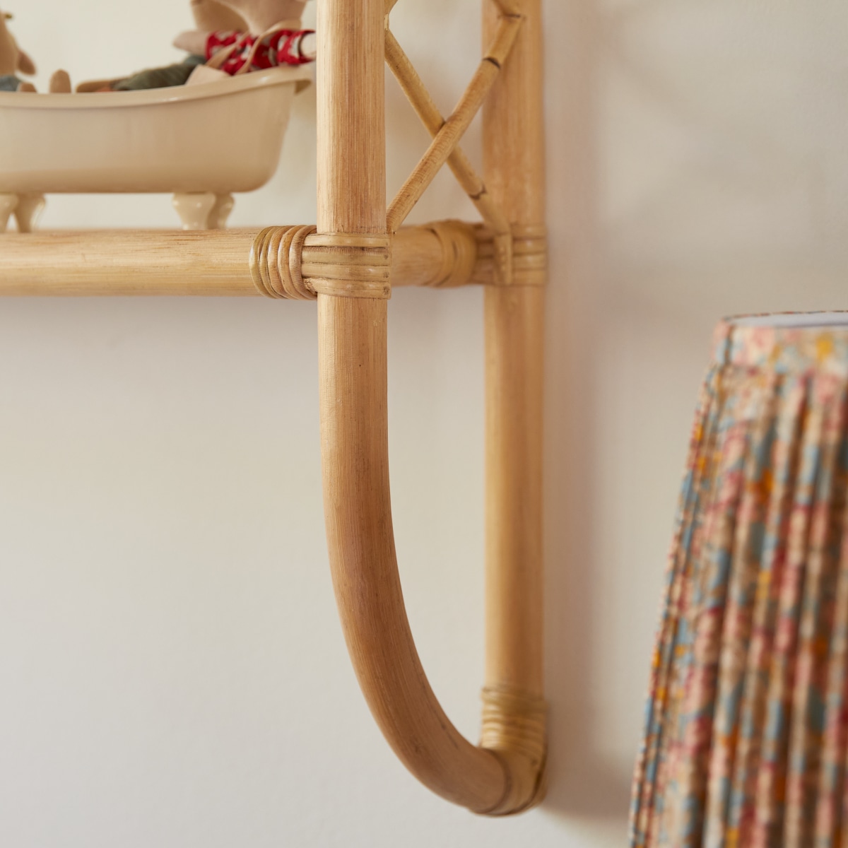 Marius - Kinder-Wandregal aus Rattan