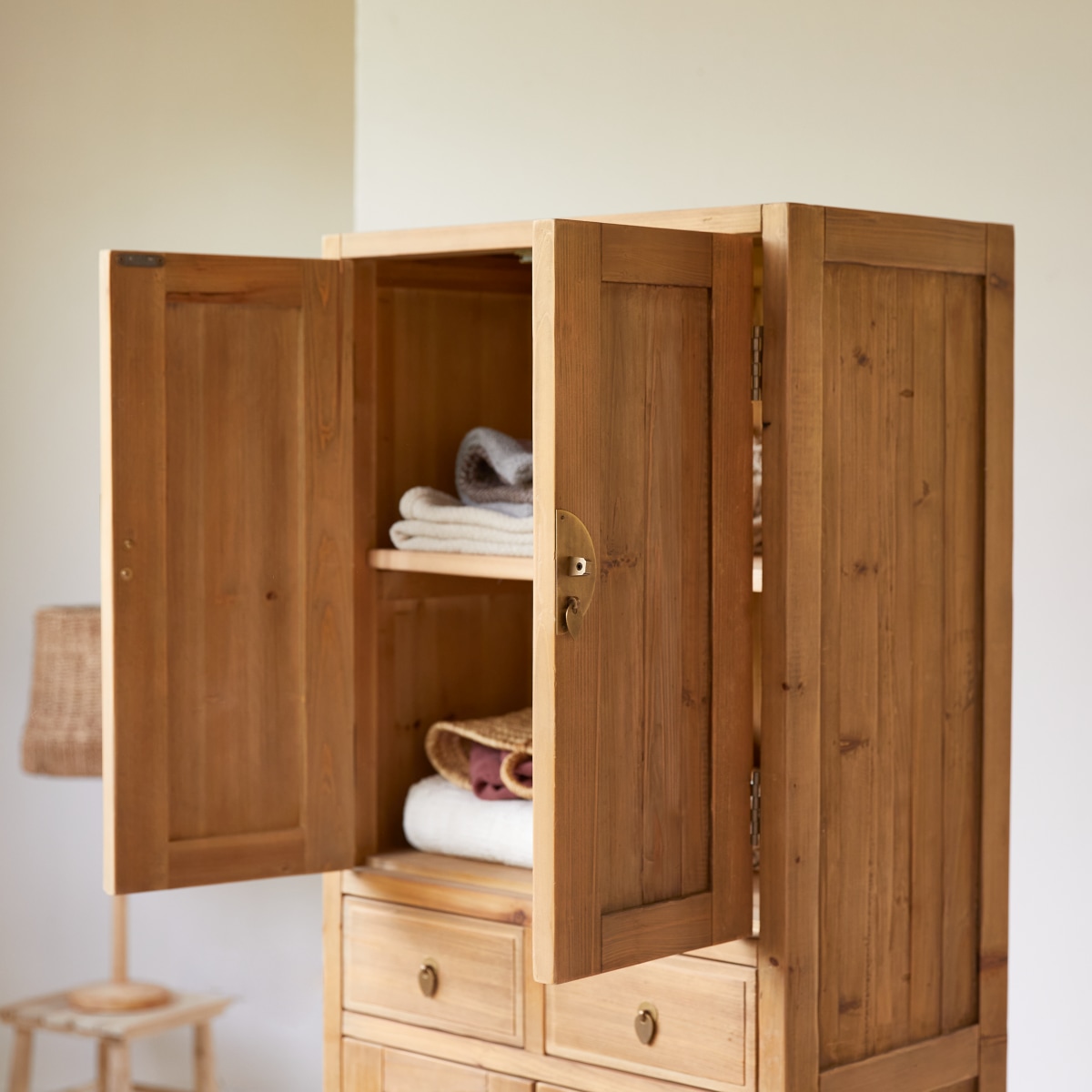 Yuki - Kinderschrank Natur aus massiver Recycling-Kiefer