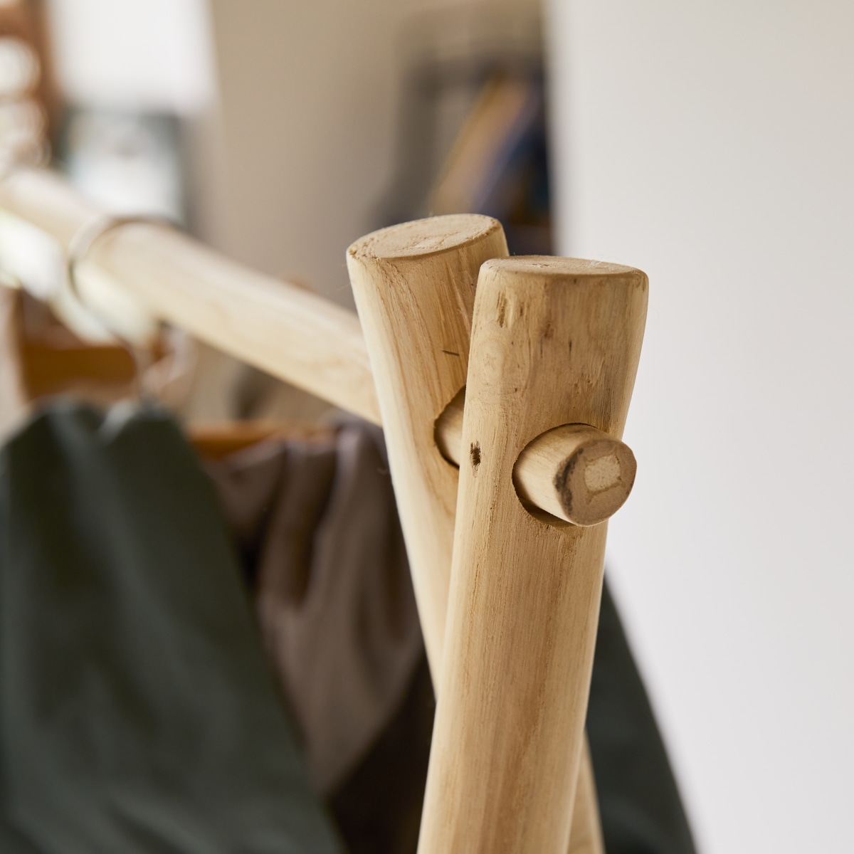 Kilim - Kleiderständer aus Teak massiv für Kinder