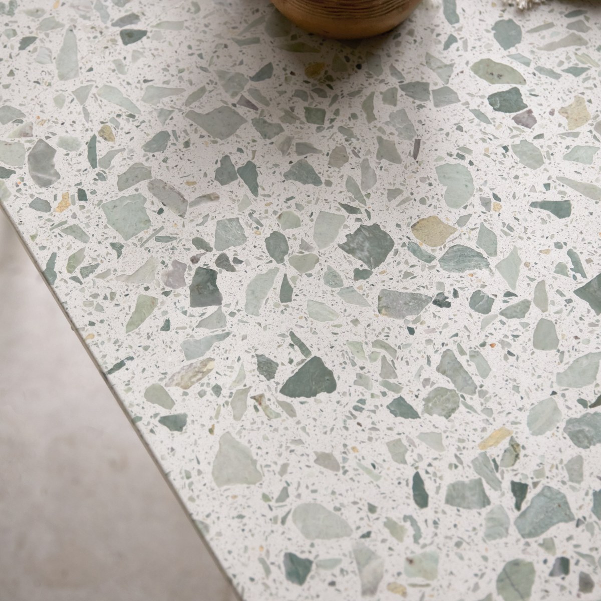 Elio - Rechthoekige tafel van groen premium terrazzo en metaal voor 4/6 personen