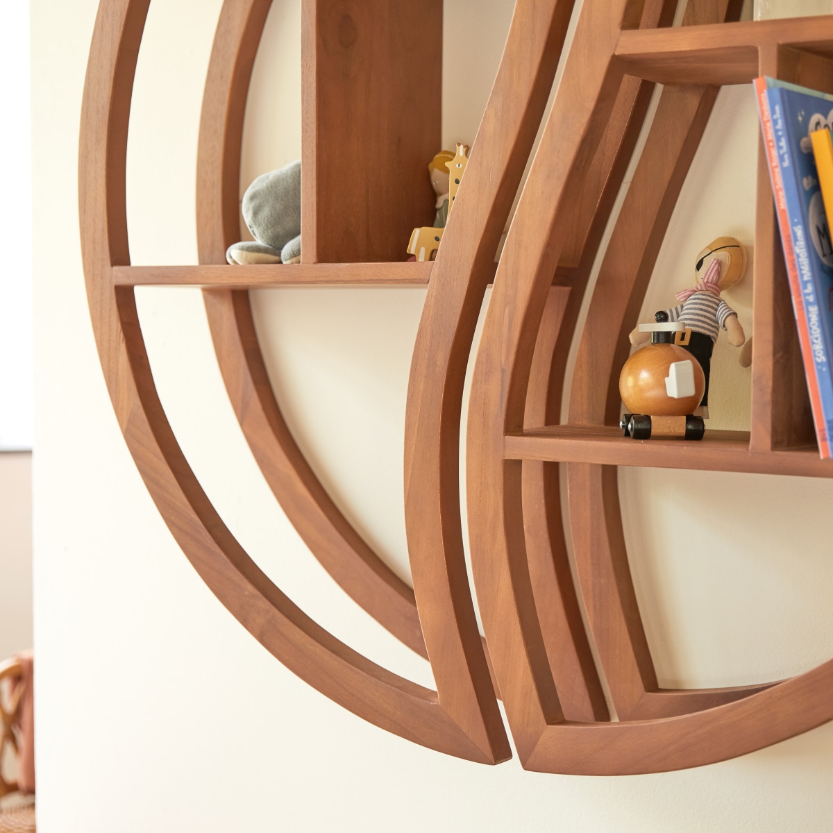 Ying Yang - Kinder-Wandregal aus massivem Teakholz