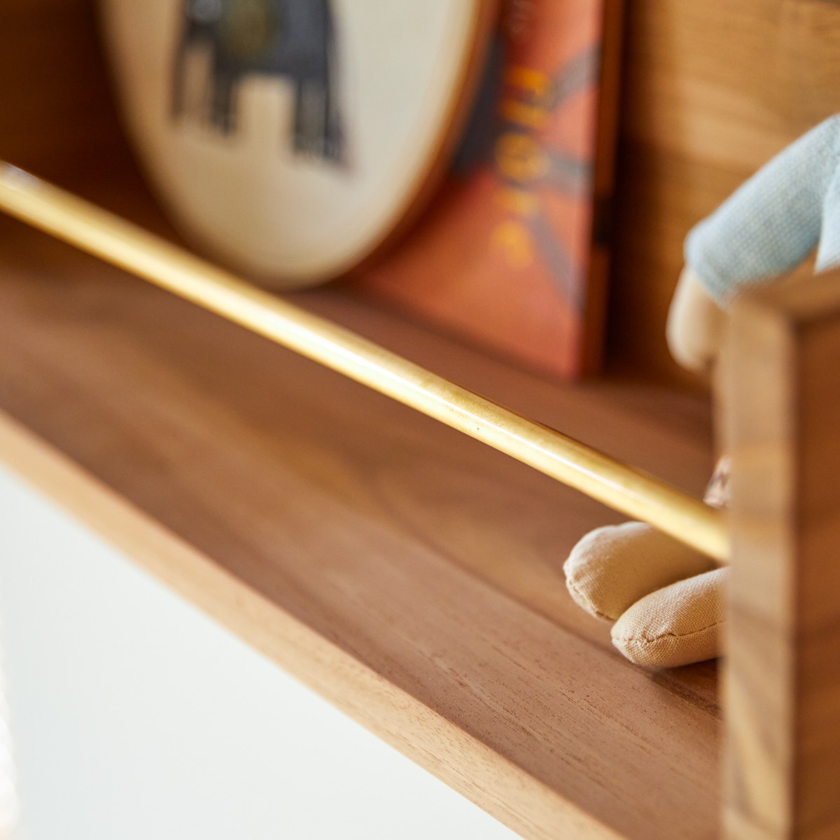 Sasha - Estantería infantil para pared de teca maciza de 60 cm