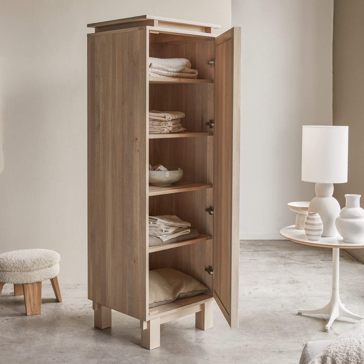 Bodi - Hochschrank aus massiver Eiche
