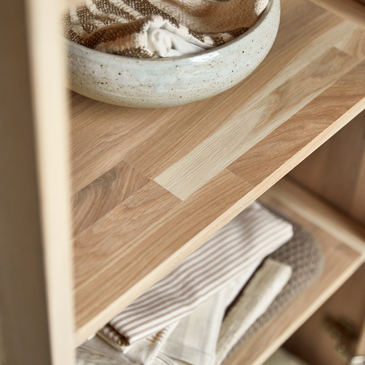 Bodi - Hochschrank aus massiver Eiche