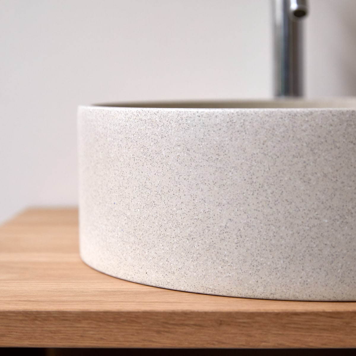 Gina - Rundes Waschbecken aus cremefarbenem Terrazzo ∅ 39 cm