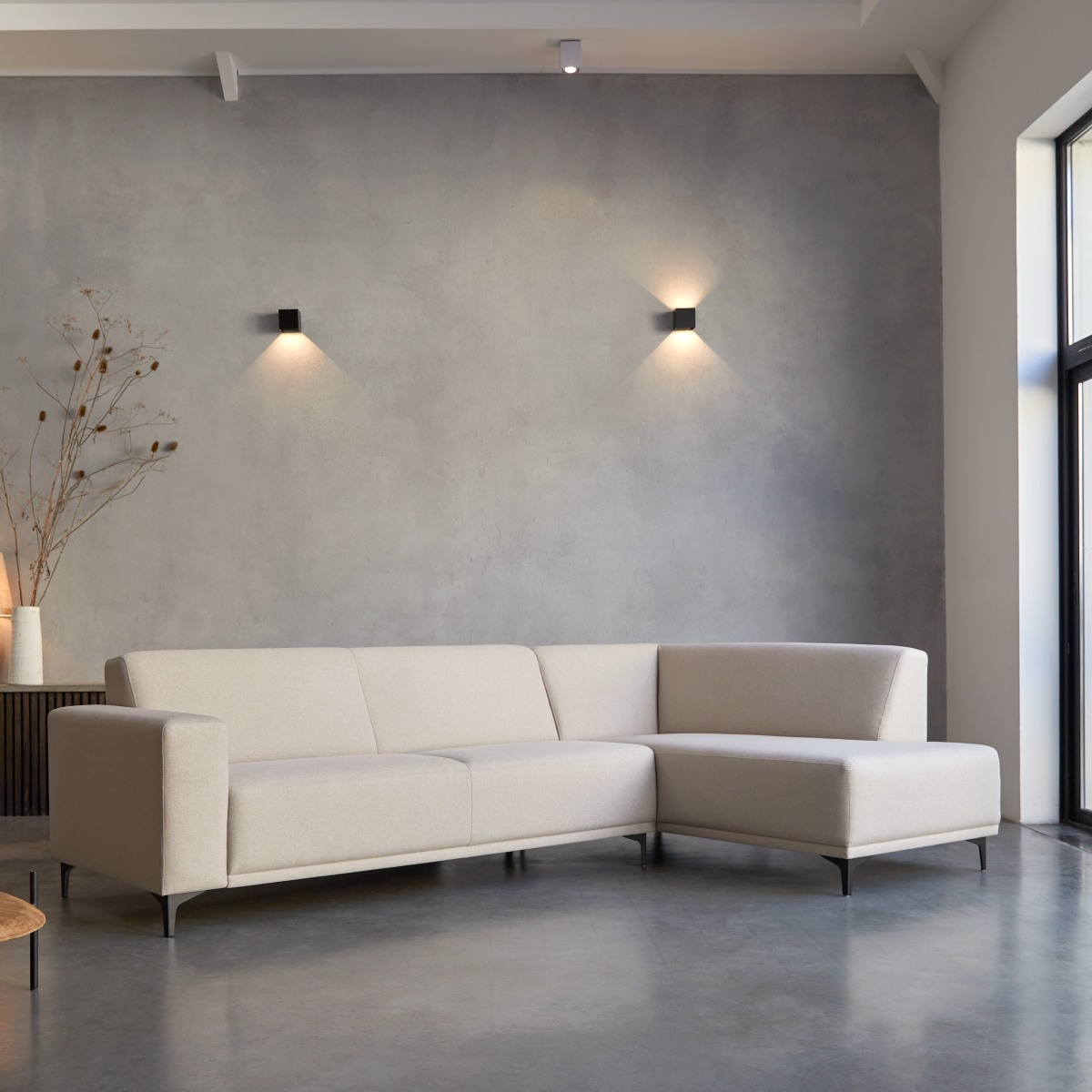 Lars - Ecksofa mit rechtem Eckelement und ecrufarbenem Stoffbezug 295 x 185 cm, 5-Sitzer