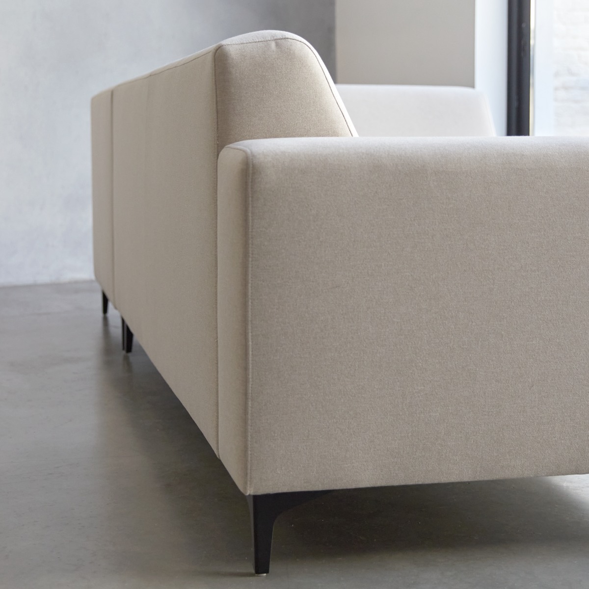 Lars - Ecksofa mit rechtem Eckelement und ecrufarbenem Stoffbezug 295 x 185 cm, 5-Sitzer
