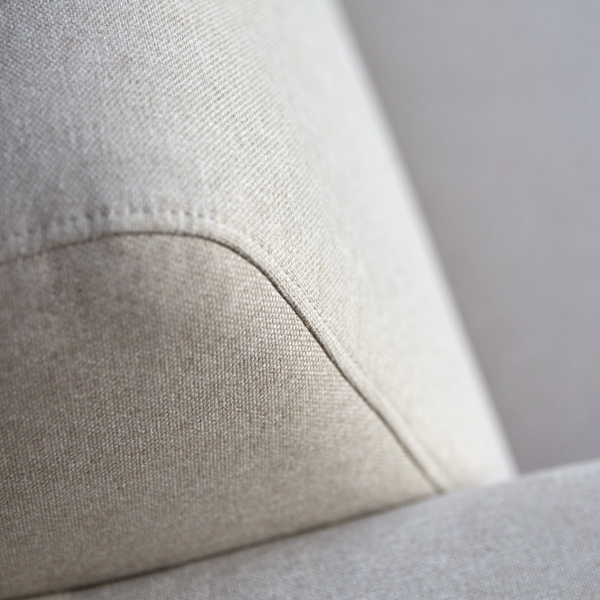 Lars - Ecksofa mit rechtem Eckelement und ecrufarbenem Stoffbezug 295 x 185 cm, 5-Sitzer