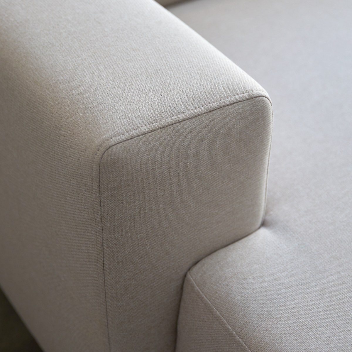 Lars - Sofa mit Eckelement links und ecrufarbenem Stoffbezug 300 x 150 cm ,5-Sitzer