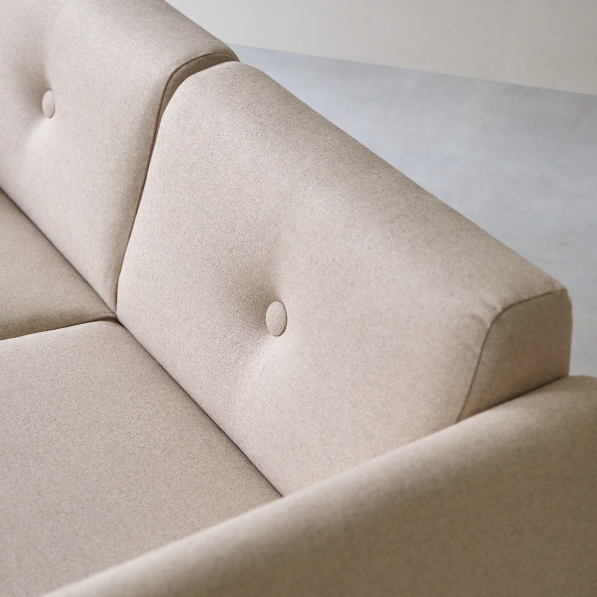 Bjorn - 2-Sitzer-Sofa mit massivem Eichenholzgestell und Ecru-Wolle Stoffbezug