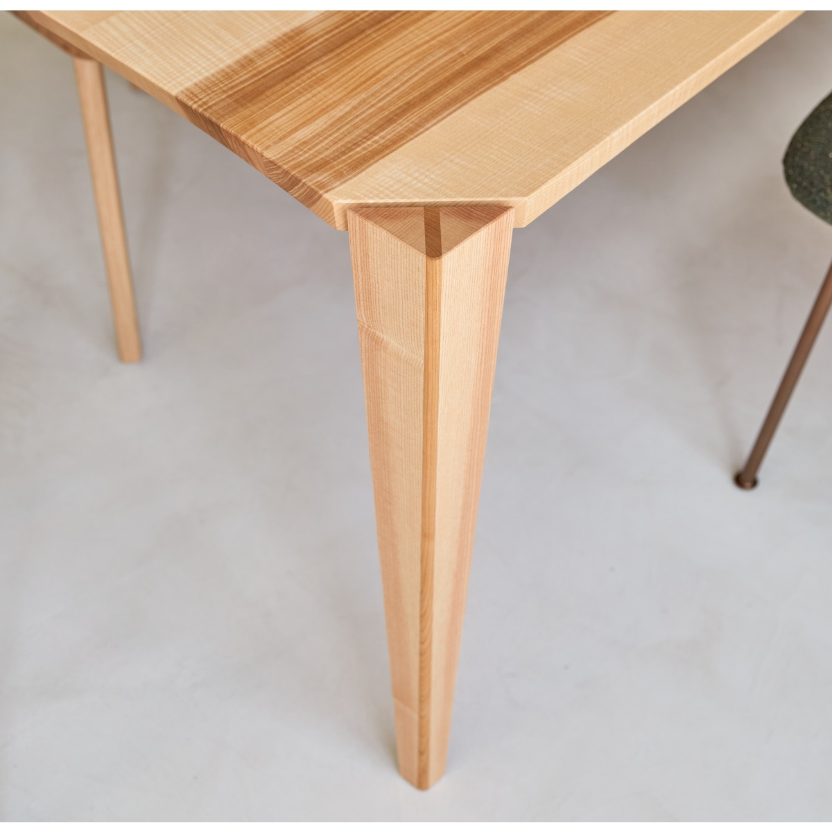 Paulin - Tafel van massief Frans olijfessenhout voor 6/8 personen
