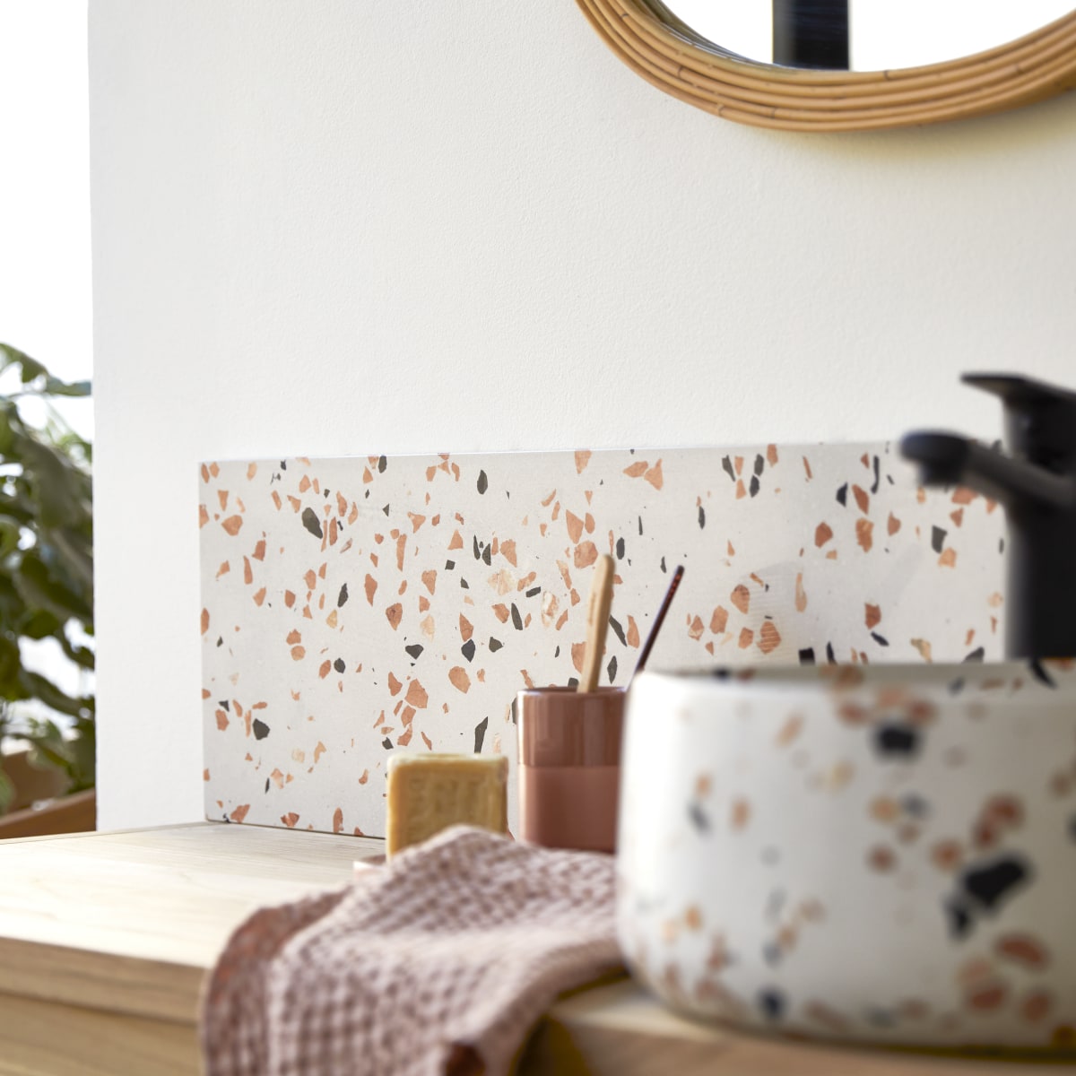 Ava - Fliesenspiegel aus Premium-Terrazzo Brown 80 cm