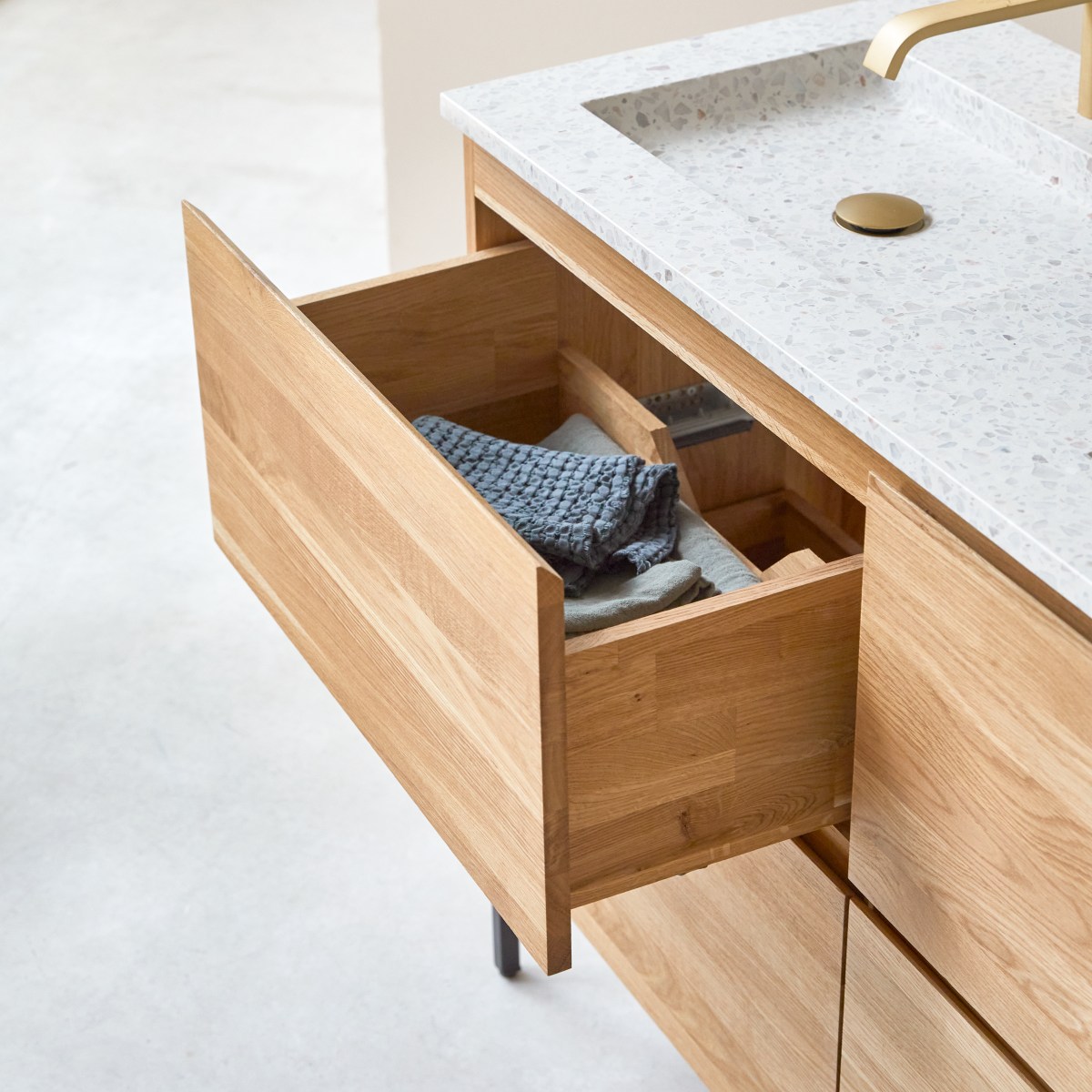 Nova - Badkamermeubel van massief eiken en moon premium terrazzo 120 cm