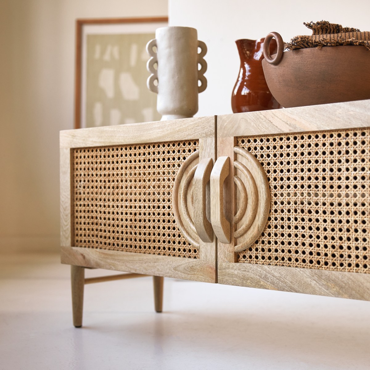 Sina - TV Schrank aus massivem Mangoholz und rattan 145 cm