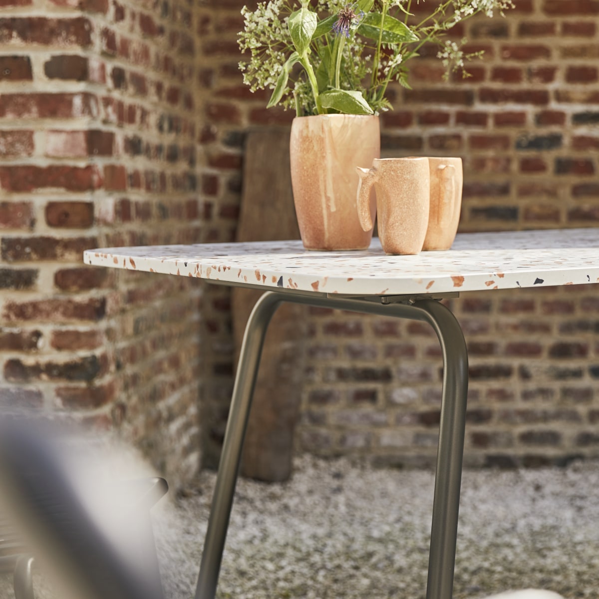 Elio - Rectangular garden table in premium terrazzo and brown metal, seats 4 to 6 people.