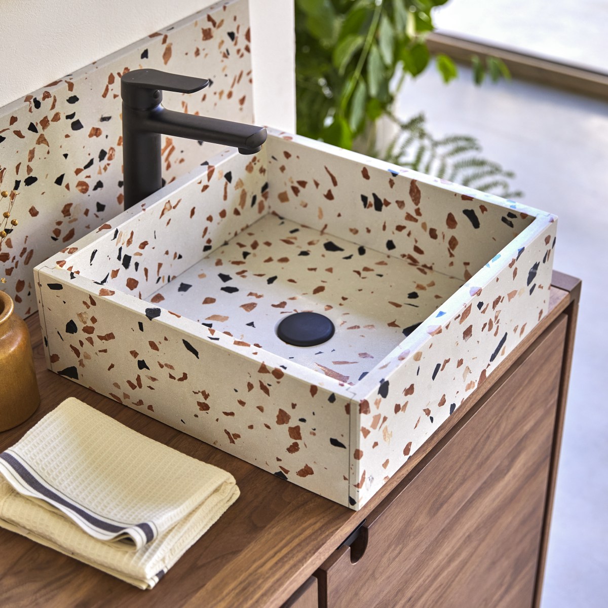 Made - Quadratisches Waschbecken aus Premium-Terrazzo Brown b. 40 cm