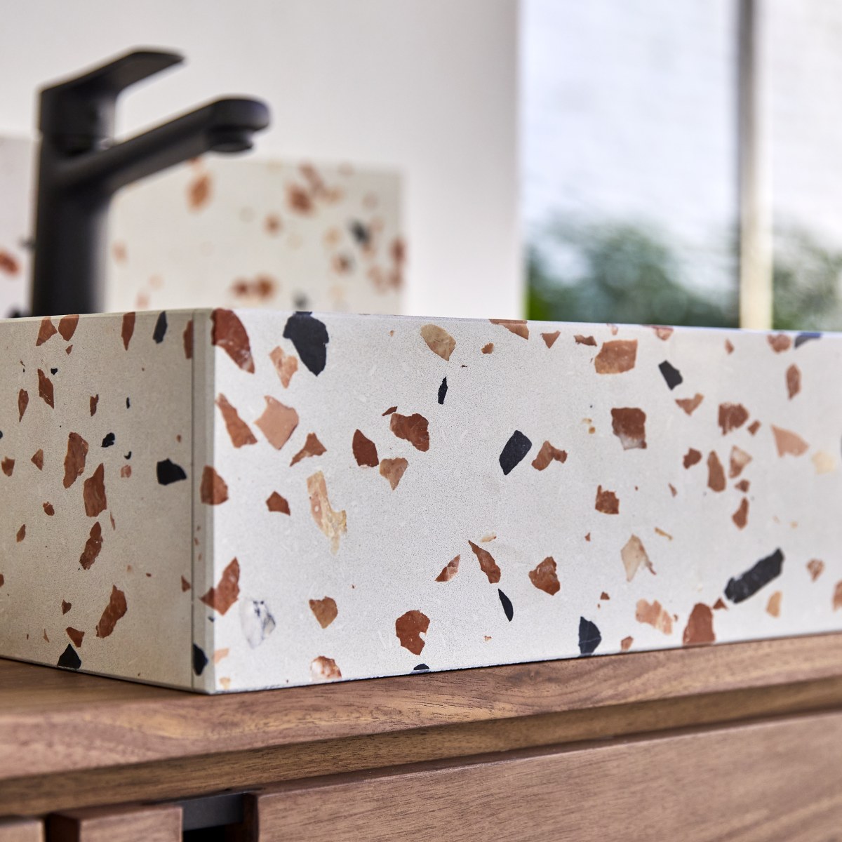 Made - Quadratisches Waschbecken aus Premium-Terrazzo Brown b. 40 cm