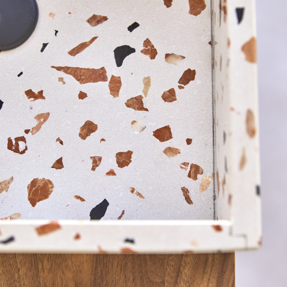 Made - Quadratisches Waschbecken aus Premium-Terrazzo Brown b. 40 cm