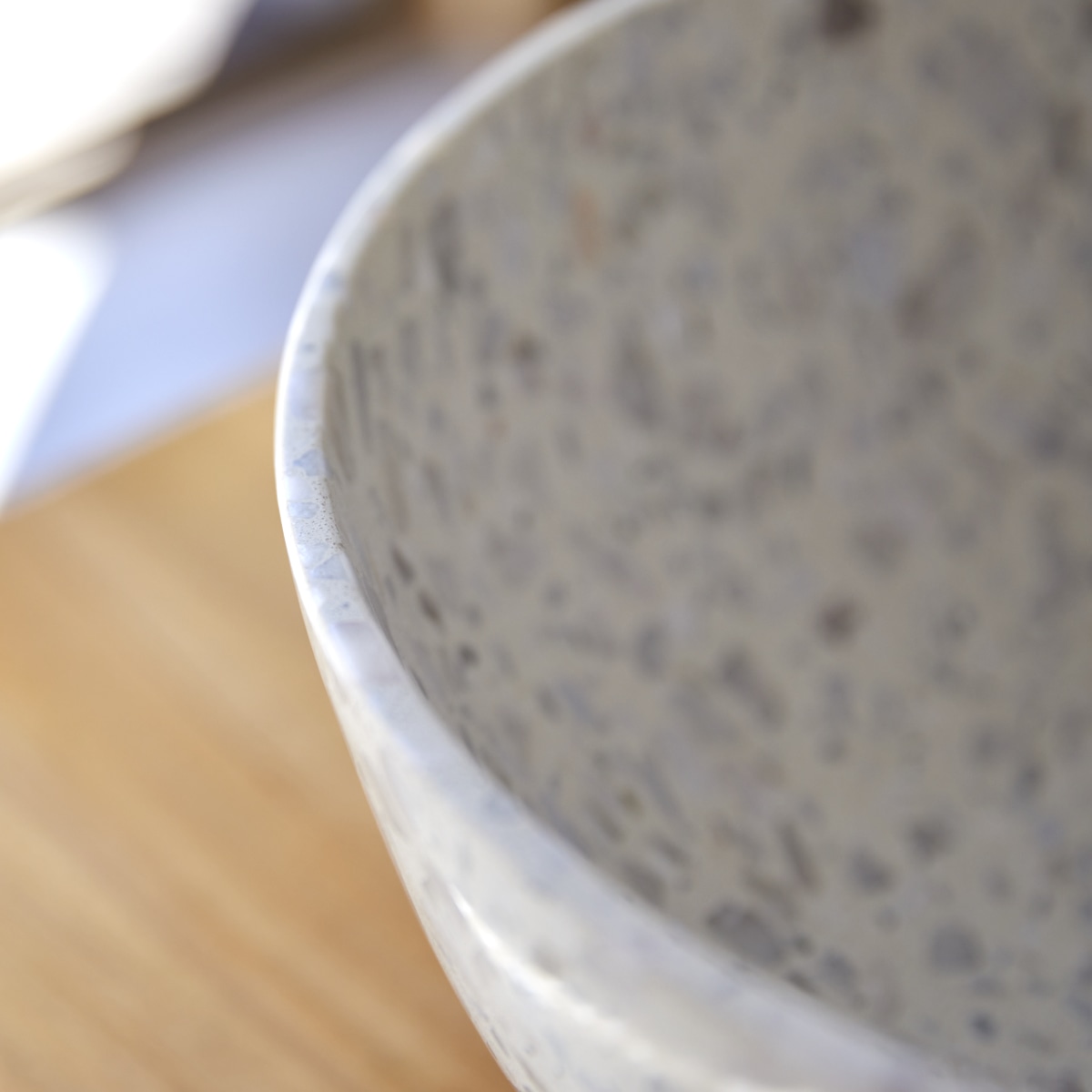 Elea - Rundes Waschbecken aus Premium-Terrazzo in Moon ∅ 32 cm
