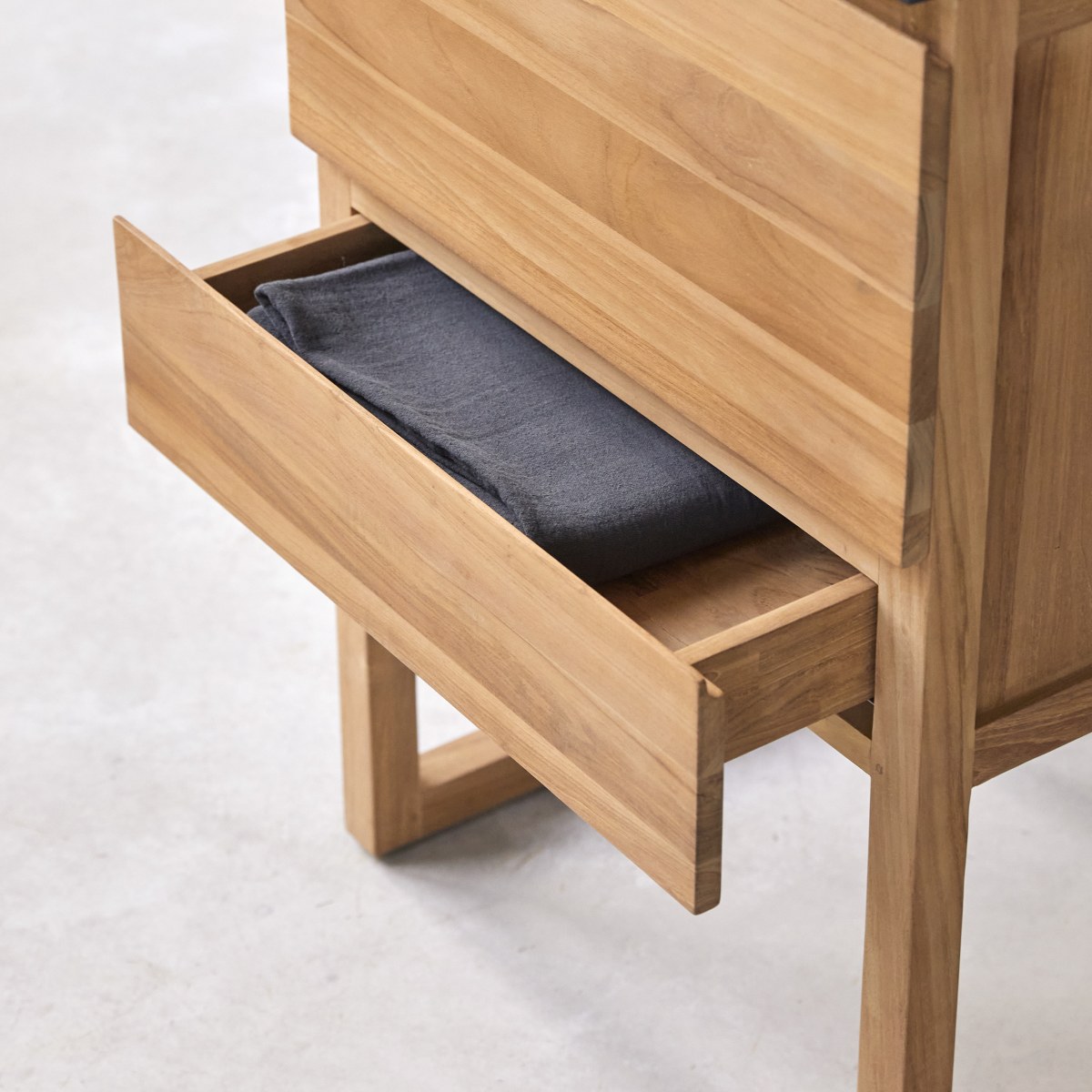 Edgar - Badezimmerschrank aus massivem Teakholz und Keramik 60 cm