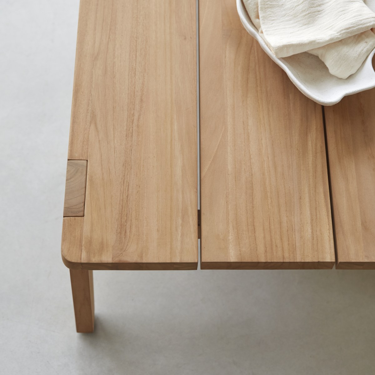 Olia - Wohnzimmer-Couchtisch aus Teakholz