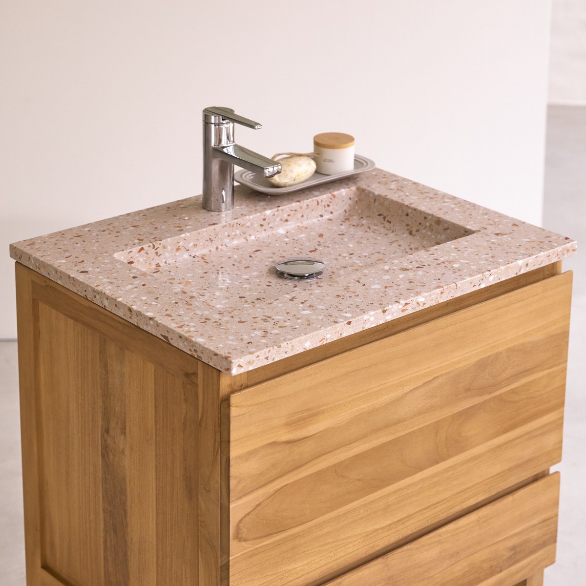 Edgar - Badezimmerschrank aus massivem Teakholz und Terrazzo Pink 60 cm