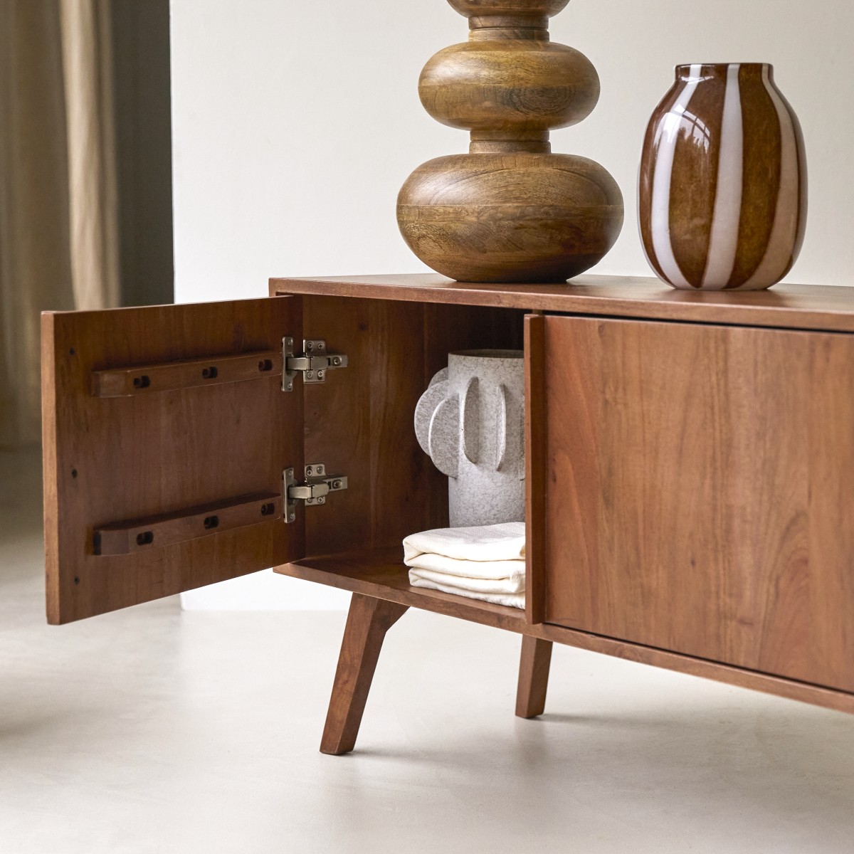 Niels - TV-Schrank aus Akazienholz 150 cm