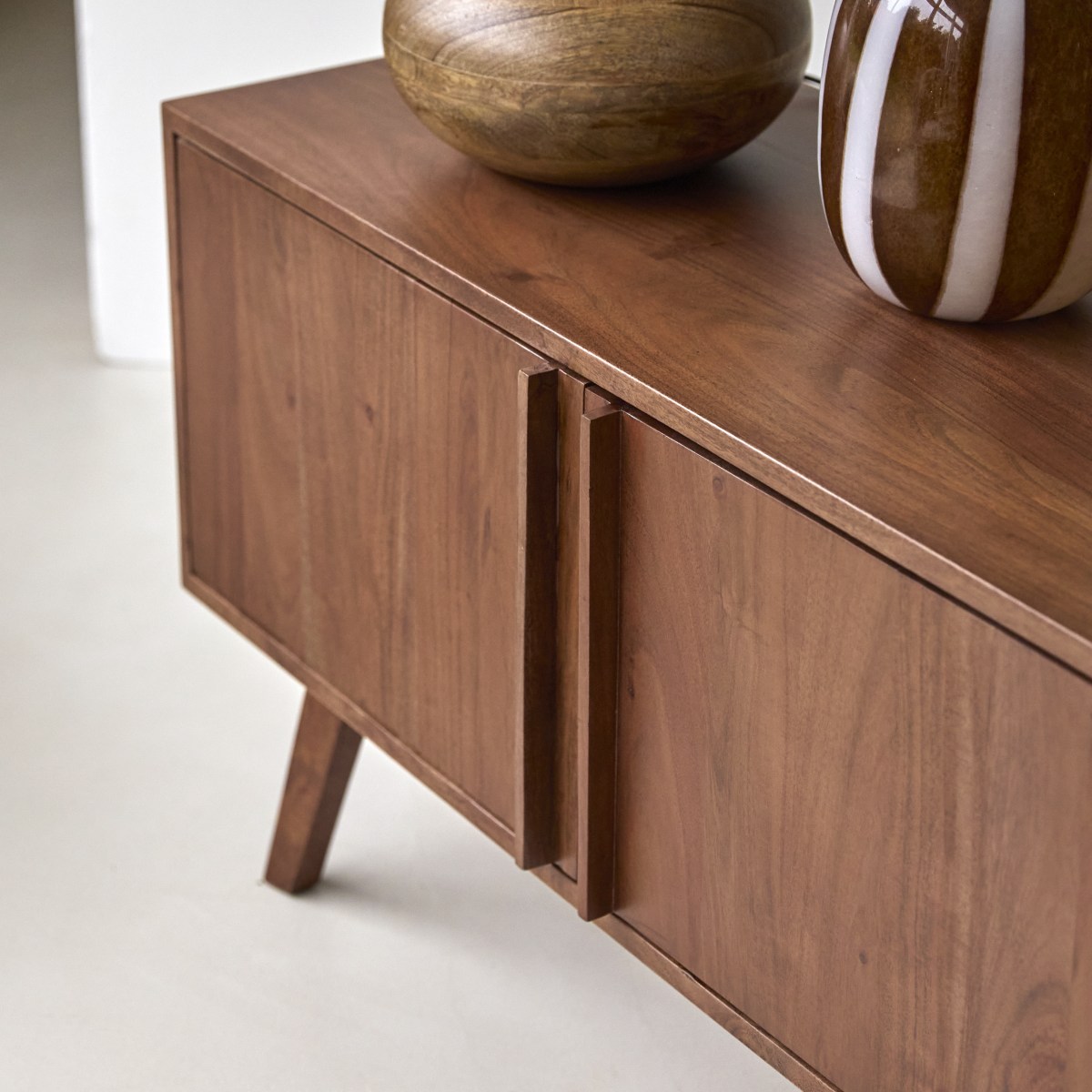 Niels - TV-Schrank aus Akazienholz 150 cm