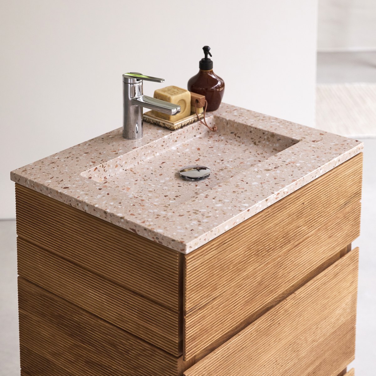 Karl - Badmöbel aus massivem Eichenholz und Premium-Terrazzo Pink 60 cm
