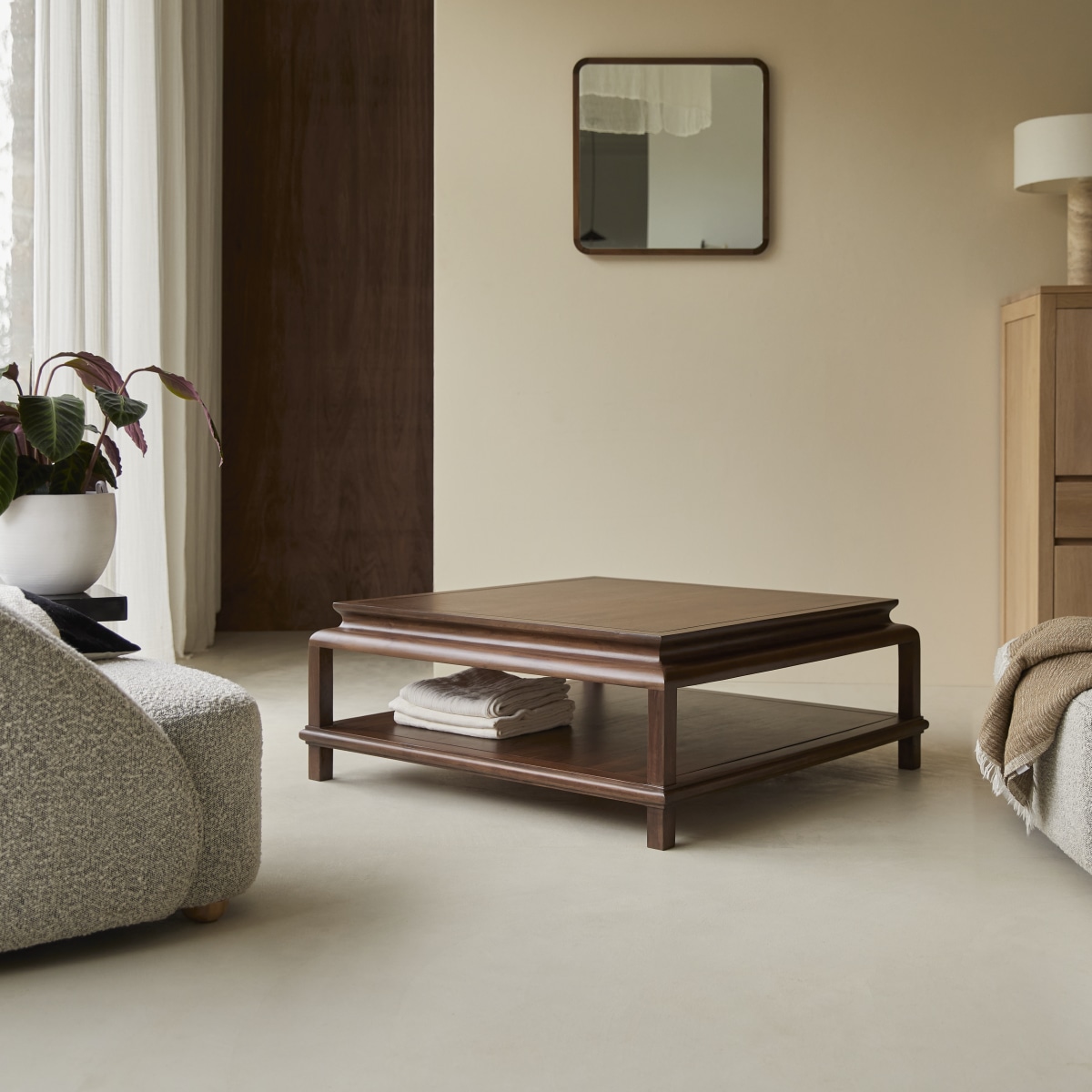 Achille - Quadratischer Couchtisch aus massivem Akazienholz