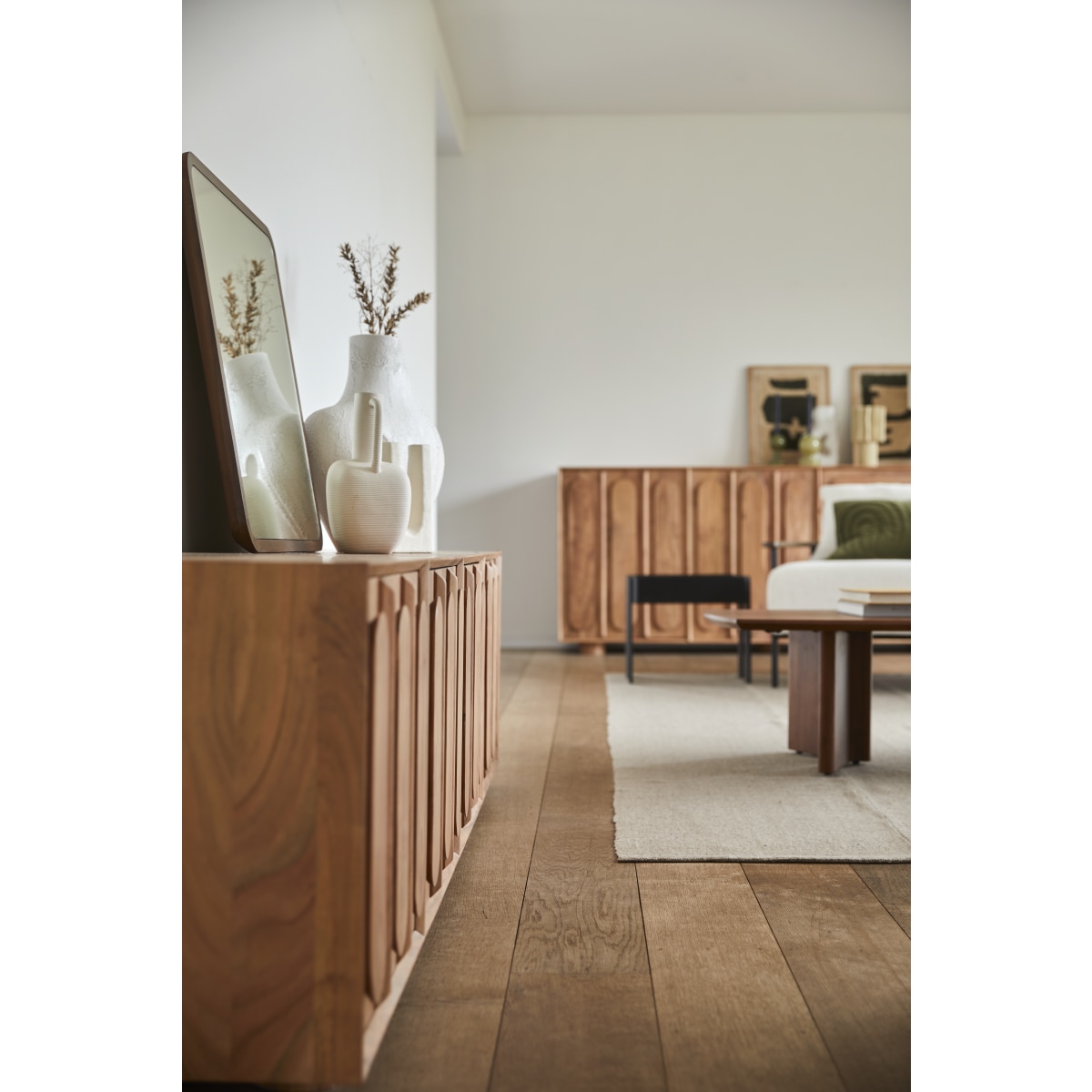 Olga - TV-Schrank aus massivem Akazienholz 145 cm