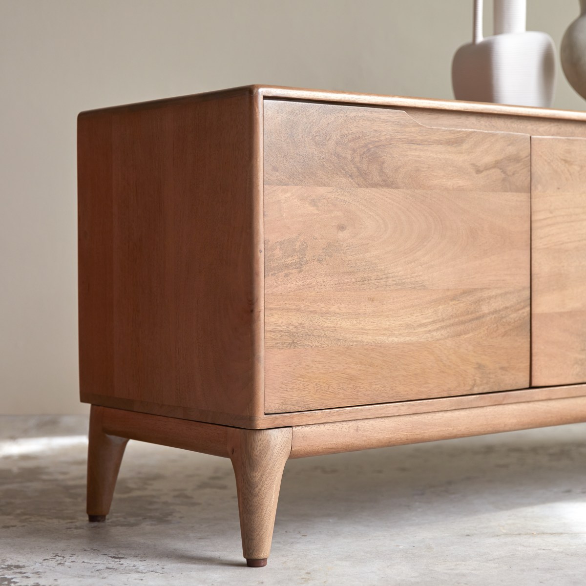 Gabrielle - TV-Schrank aus massivem Mangoholz, 140 cm