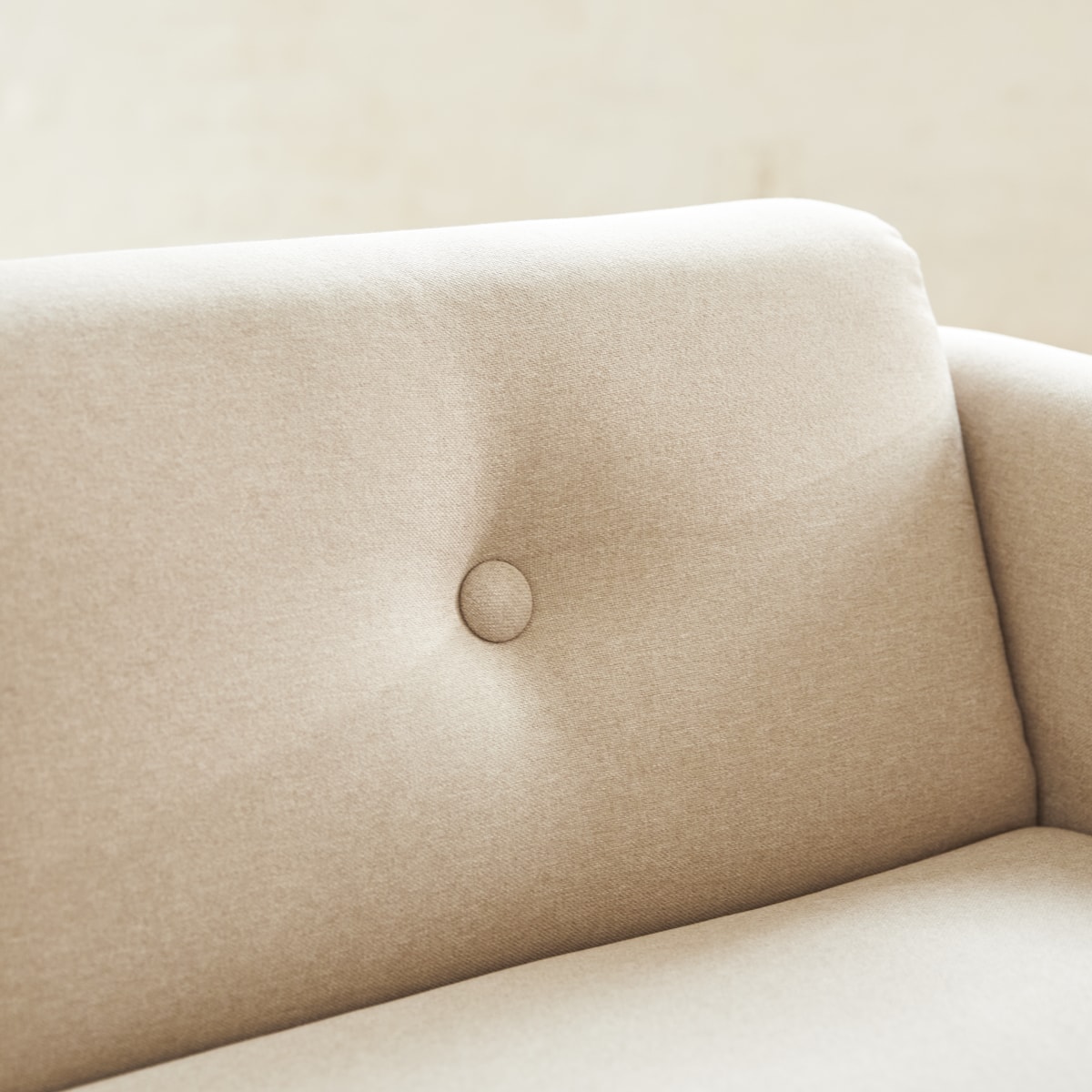 Bjorn - 2-Sitzer-Sofa mit massivem Eichenholzgestell und ecrufarbenem Stoffbezug