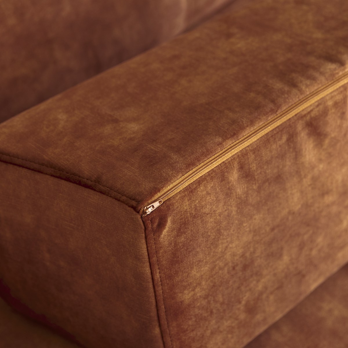 Finn - Sofa aus terracottafarbenem Samt 2-3-Sitzer