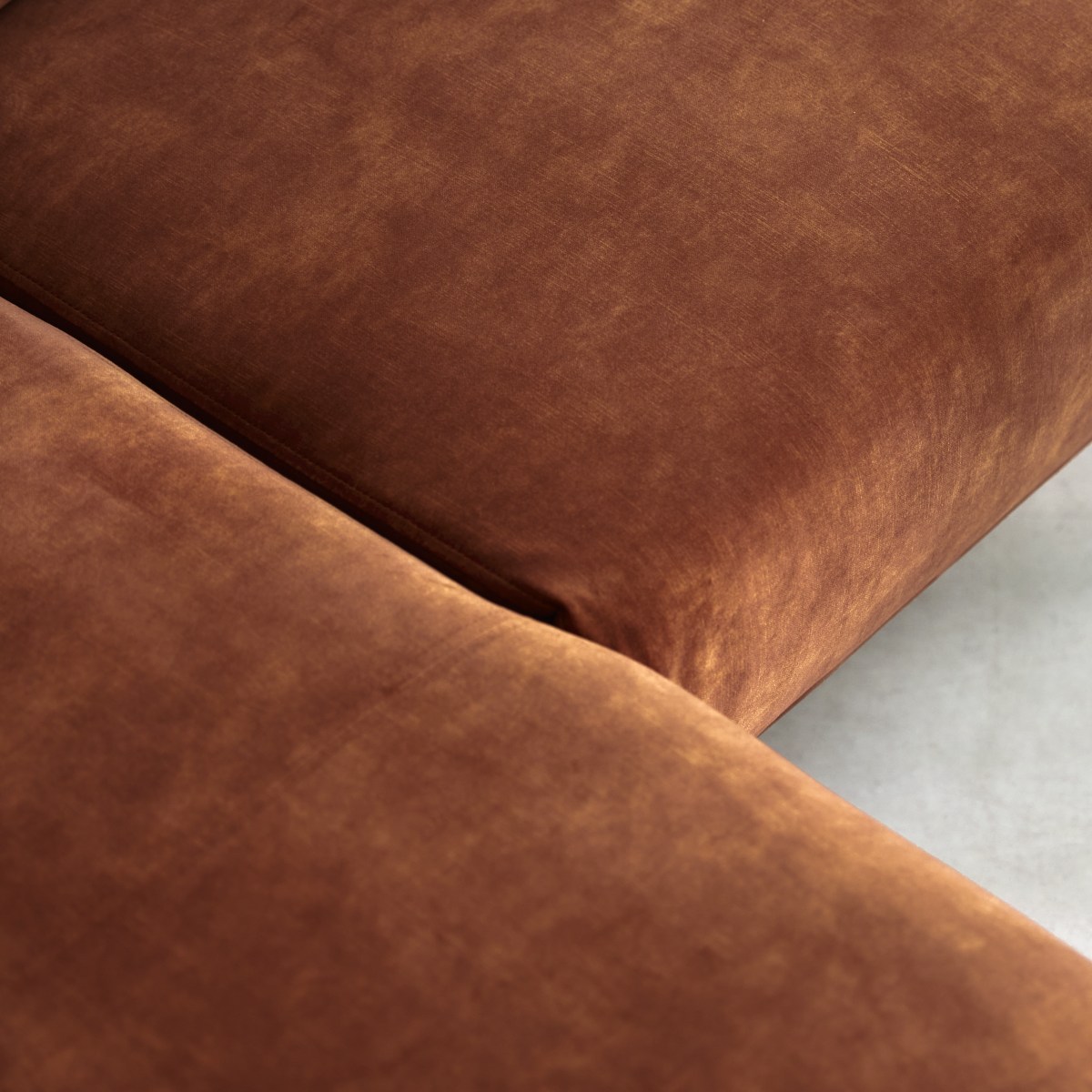 Finn - Ecksofa links aus terracottafarbenem Samt 270 x 180 cm, 4-Sitzer