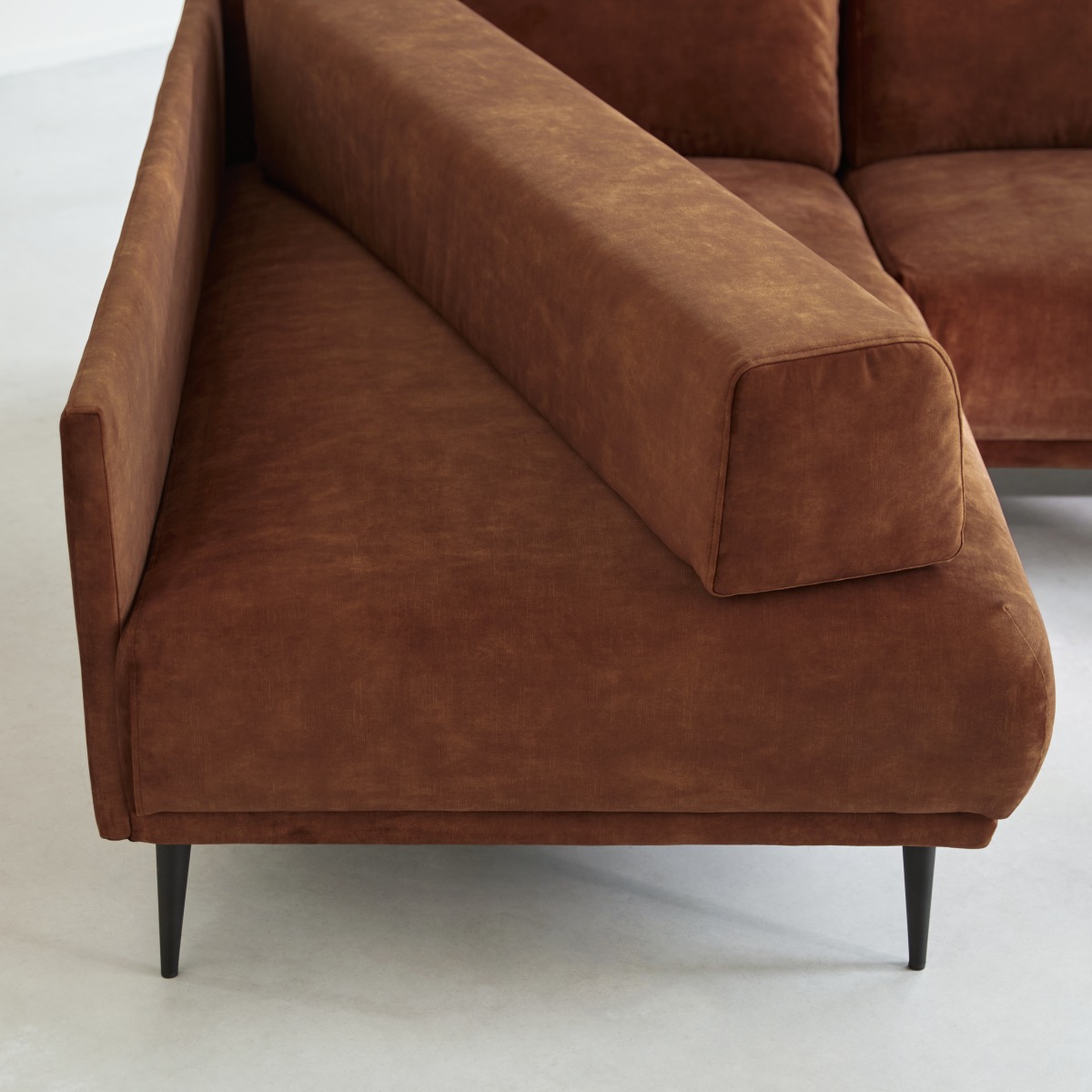 Finn - Ecksofa links aus terracottafarbenem Samt 270 x 180 cm, 4-Sitzer