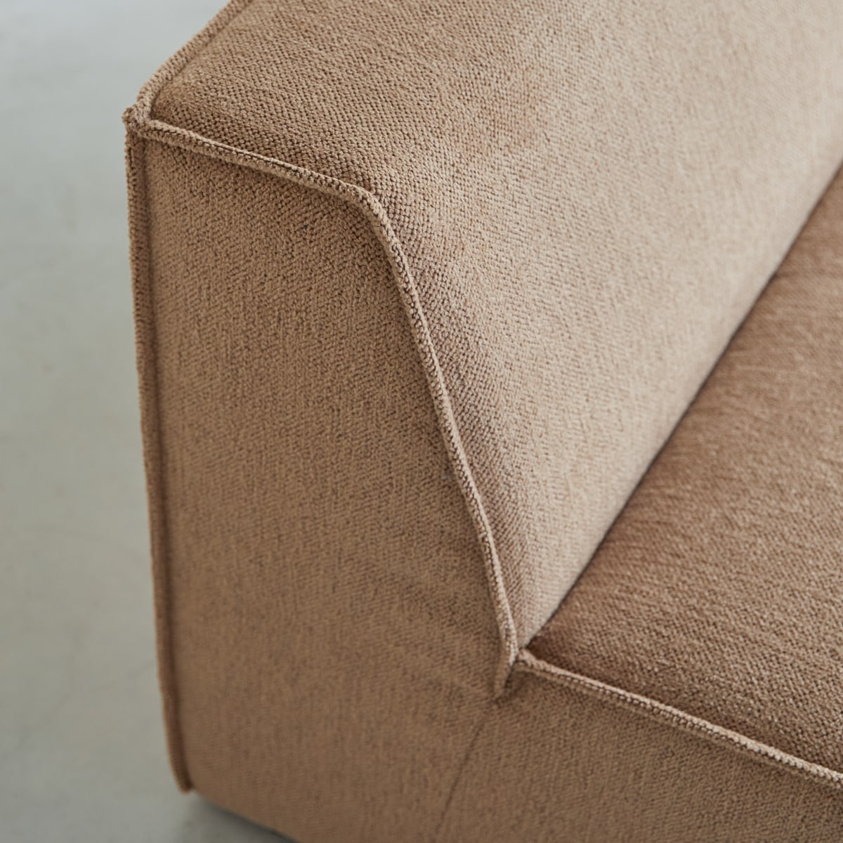 Dario - Modulares 2-Sitzer-Sofa und abgerundet aus camelfarbenem Stoff